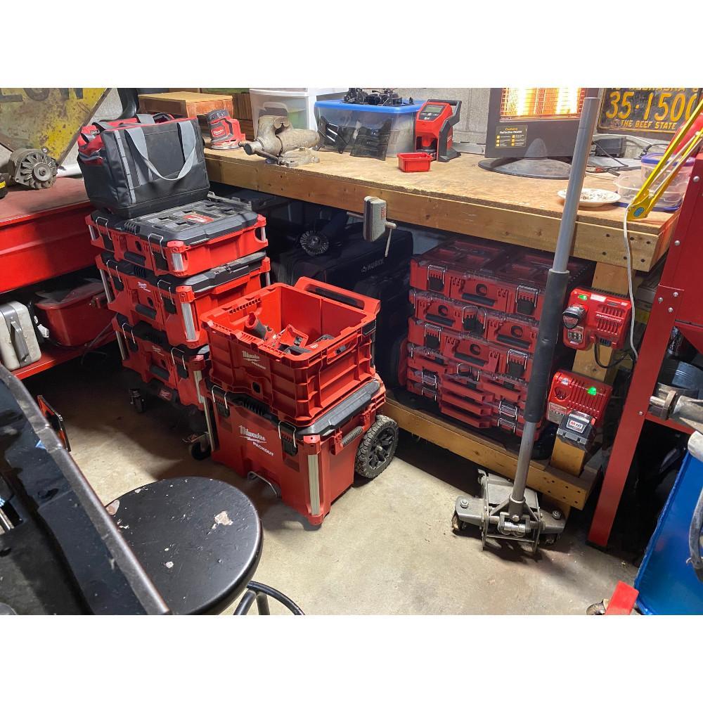 Milwaukee PACKOUT 48-22-8426 Waterproof Rolling Tool Box, 18.9 in H x 25.6 in W x 22.1 in D